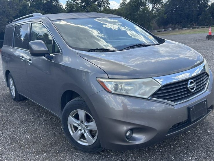 2016-nissan-quest-image-3