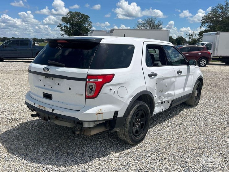 2015-ford-explorer-image-3