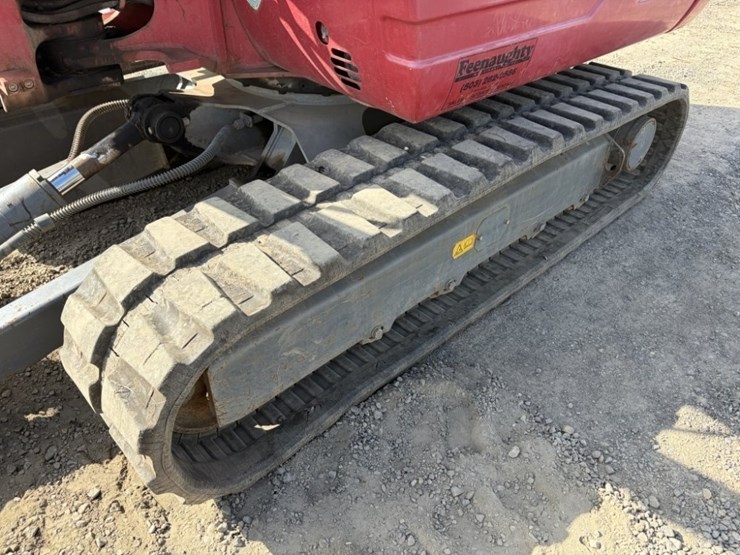 2014-takeuchi-tb235-image-17