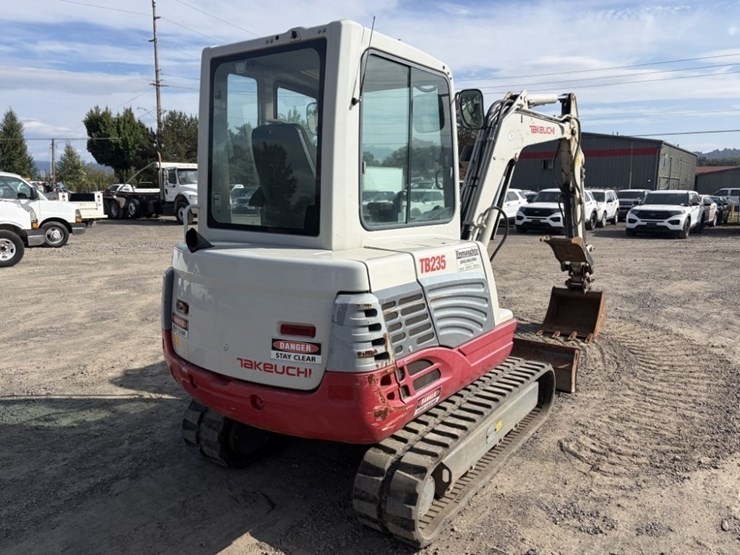 2014-takeuchi-tb235-image-4