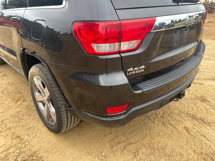 2011-jeep-grand-cherokee-laredo-image-28