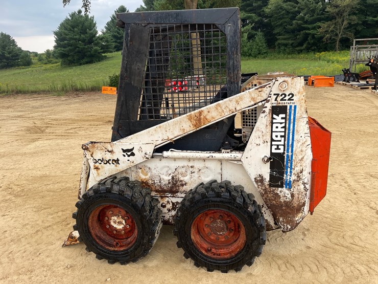 #313-•-bobcat-7222-hydrostatic-skidsteer-image-8