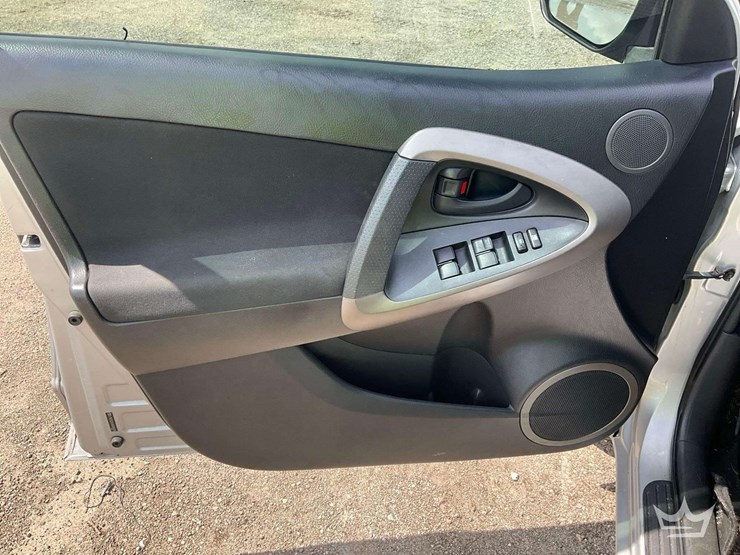 2006-toyota-rav4-image-11