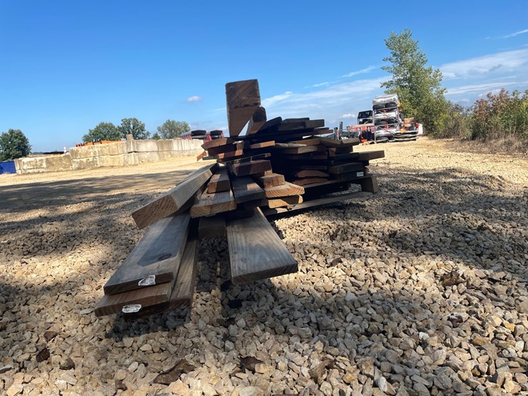 #3869-•-pallet-of-misc.-lumber-image-7