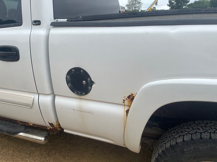 2005-chevrolet-silverado-2500-image-27