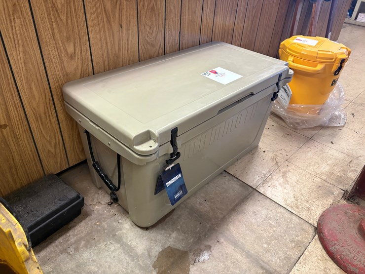 unused-mammoth-125qt-cooler-image-2