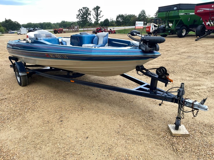 #1258-•-1988-18'-bayliner-bass-trophy-boat-(has-wi-title)-image-3