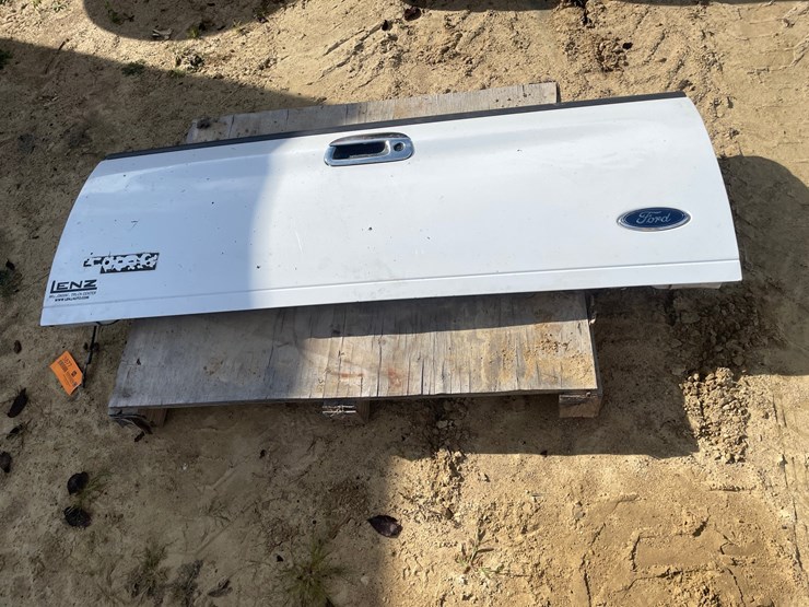 #3877-•-ford-super-duty-tailgate-image-2