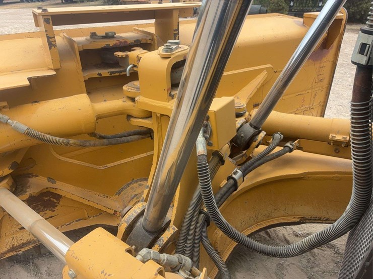 2015-caterpillar-d6t-xl-image-10