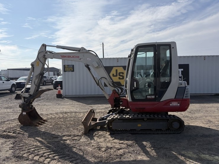 2014-takeuchi-tb235-image-7