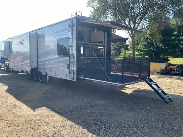 #100-•-2022-heartland-391-road-warrior-toy-hauler-camper-(has-wi-title)-image-104