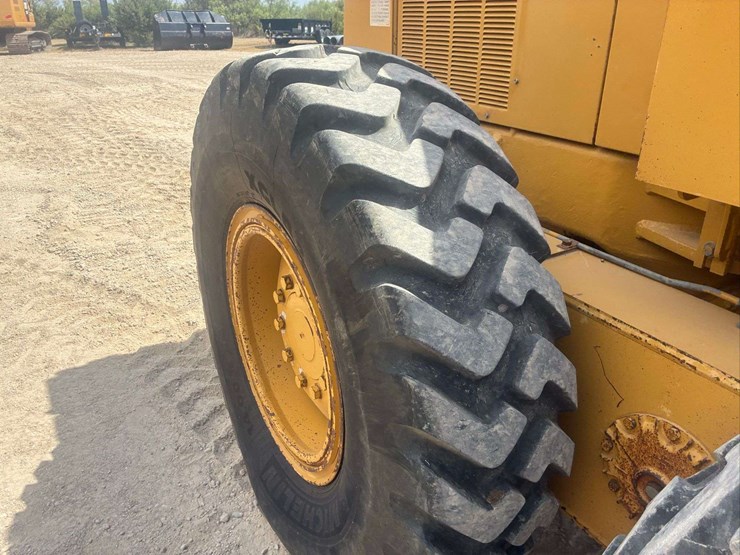 2002-caterpillar-140h-image-50