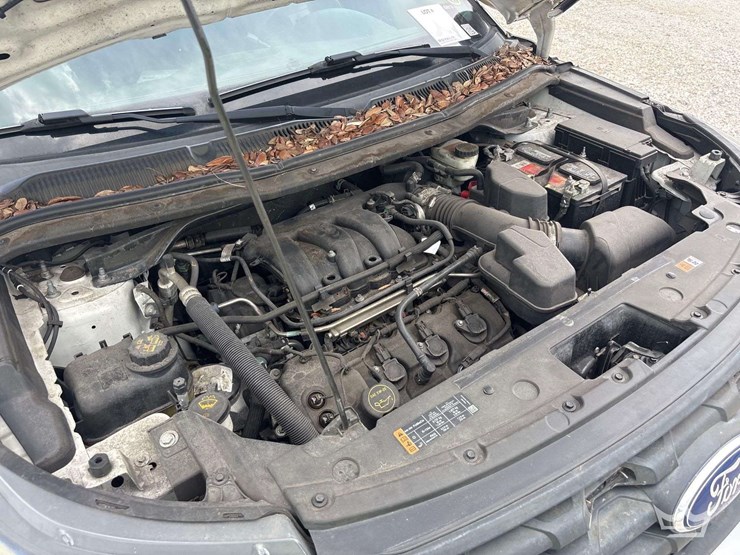 2016-ford-explorer-image-9
