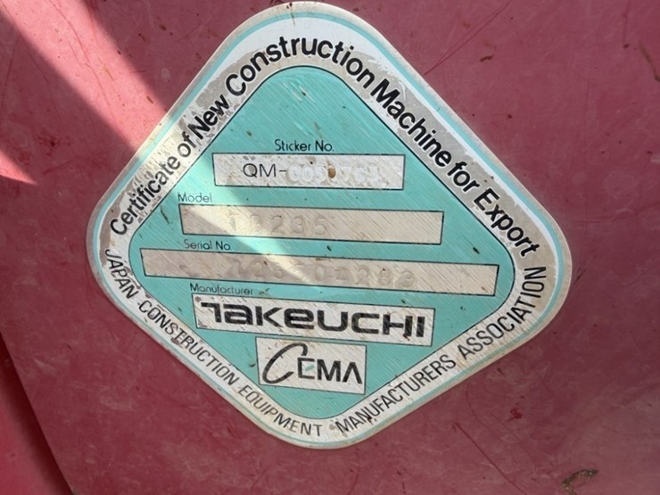 2014-takeuchi-tb235-image-18
