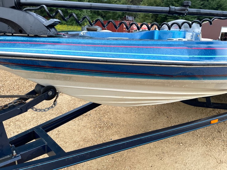 #1258-•-1988-18'-bayliner-bass-trophy-boat-(has-wi-title)-image-21