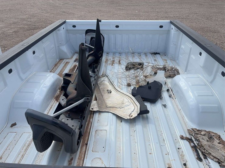 2019-2023-chevy-long-bed-truck-bed-image-9