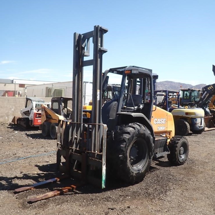 2019 CASE 586H