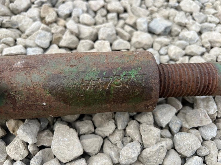 john-deere-320-image-3