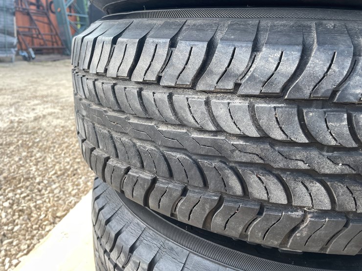 #3851-•-set-of-acura-mdx-rims-and-tires-image-11