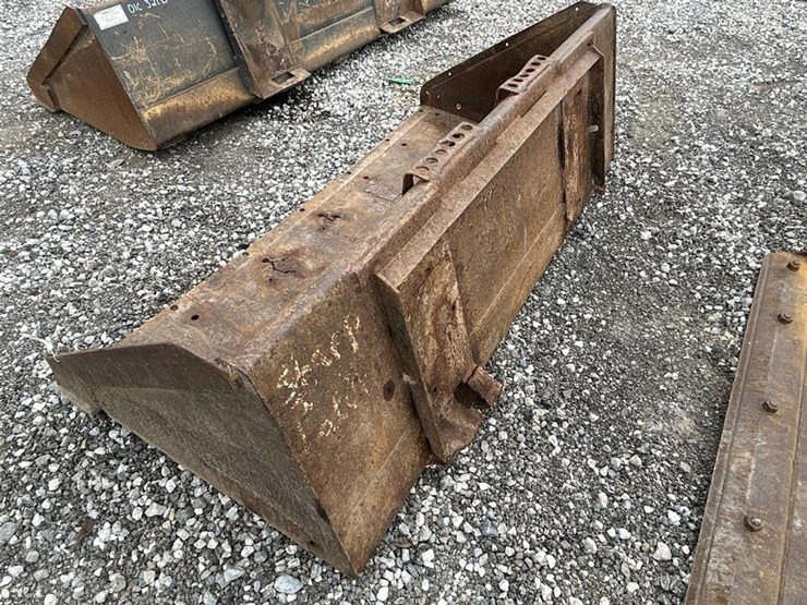 66"-smooth-edge-skid-steer-bucket-image-6