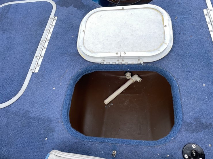 #1258-•-1988-18'-bayliner-bass-trophy-boat-(has-wi-title)-image-53