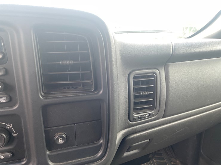 2005-chevrolet-silverado-2500-image-73