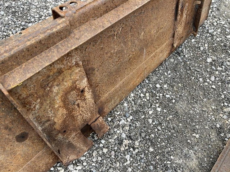 66"-smooth-edge-skid-steer-bucket-image-5