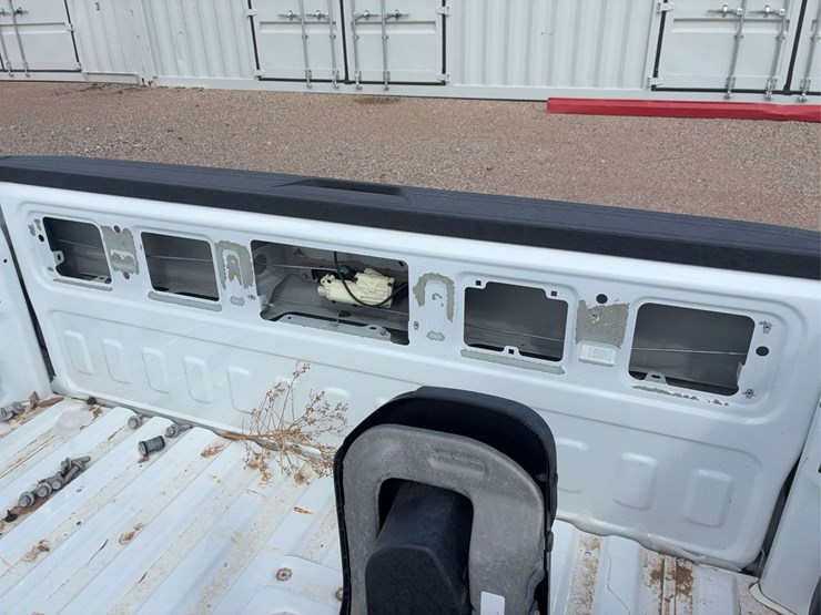 2019-2023-chevy-long-bed-truck-bed-image-13