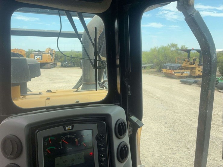 2015-caterpillar-d6t-xl-image-23
