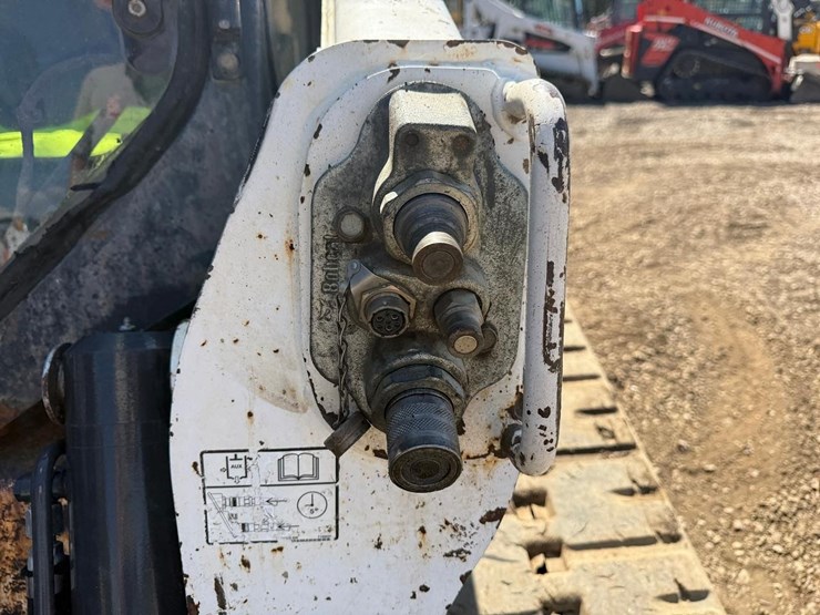 2015-bobcat-t770-image-11