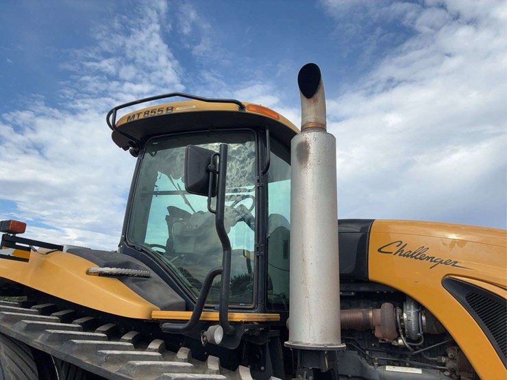 2005-challenger-cat-mt-855-b-belted-tractor-image-11