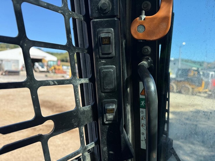 2023-bobcat-t770-image-25