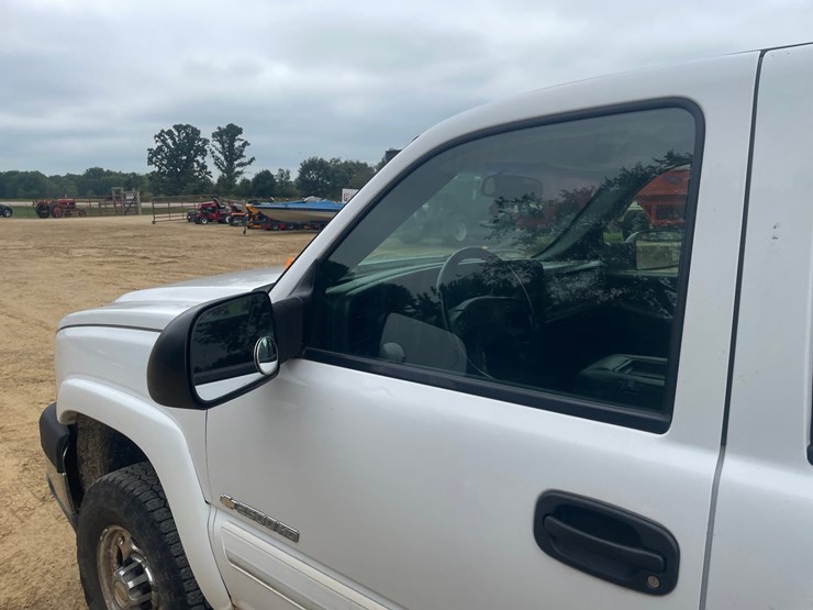 2005-chevrolet-silverado-2500-image-30