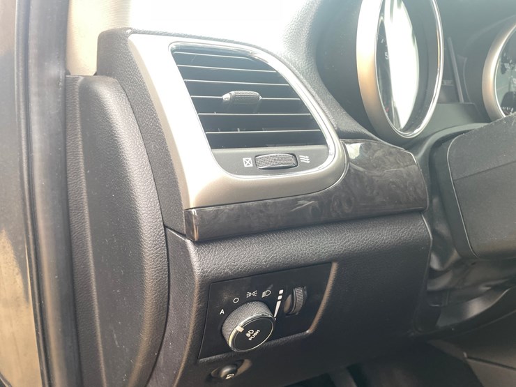 2011-jeep-grand-cherokee-laredo-image-65