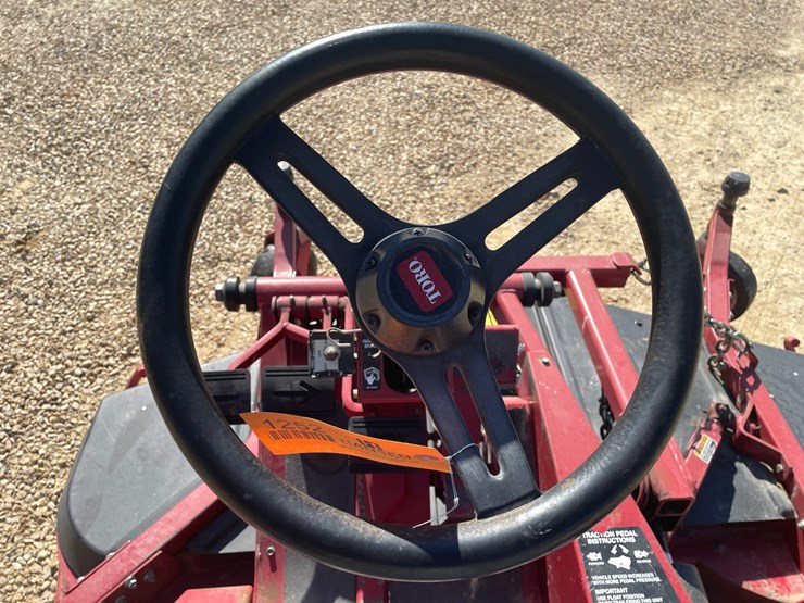 #1252-•-toro-328d-groundmaster-front-cut-diesel-mower-image-31