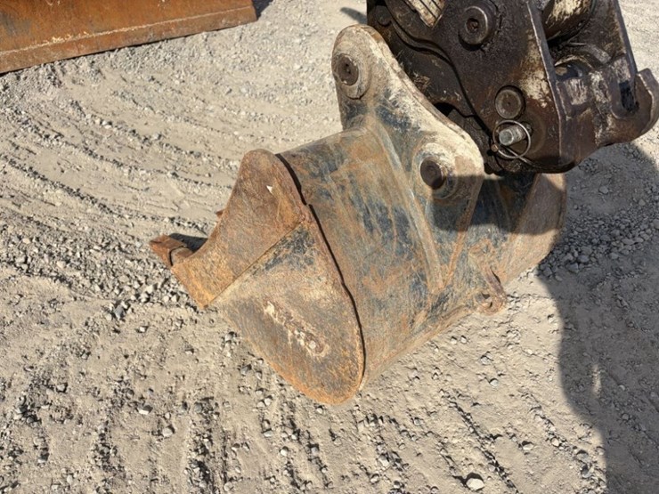 2014-takeuchi-tb235-image-11