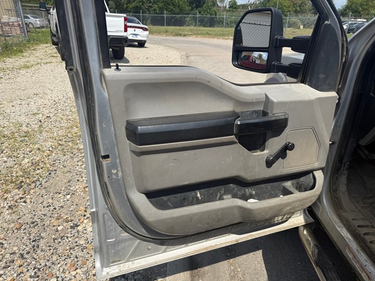 2017-ford-f550-image-21