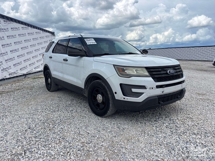 2016-ford-explorer-image-4