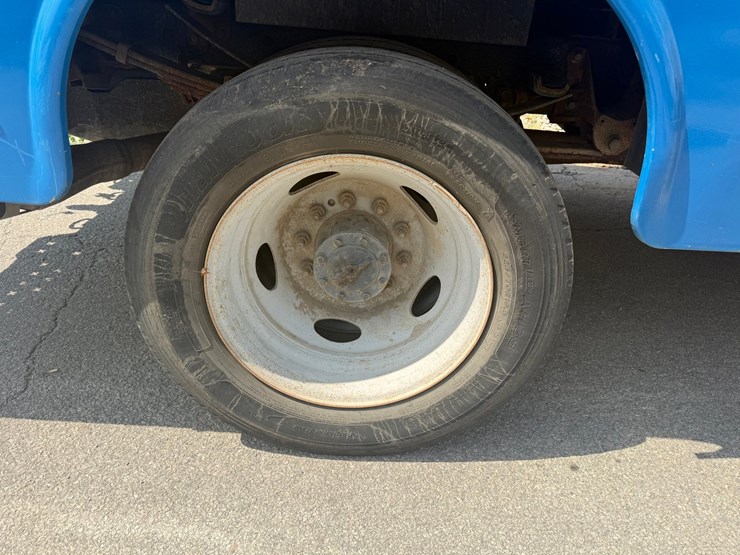 2017-ford-f550-image-32