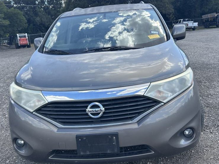 2016-nissan-quest-image-2