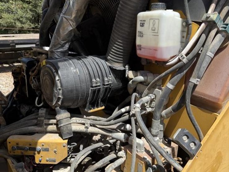 caterpillar-cb-534d-image-21