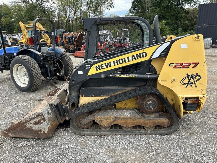 new-holland-c227-image-1