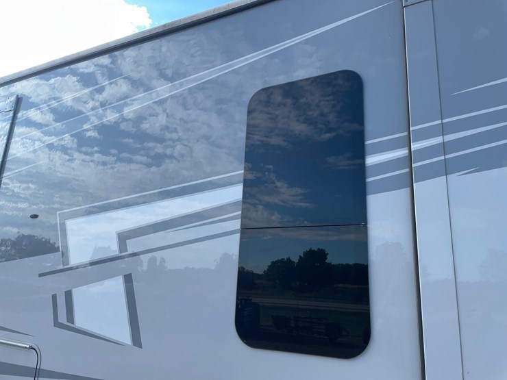 #100-•-2022-heartland-391-road-warrior-toy-hauler-camper-(has-wi-title)-image-54