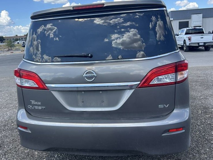 2016-nissan-quest-image-5