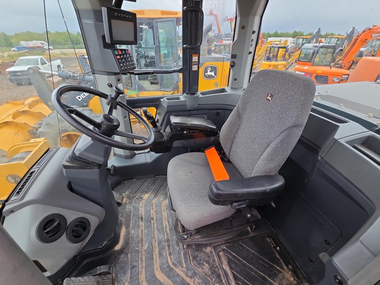 2021-deere-624p-image-13