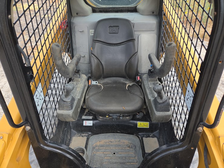 2022-caterpillar-299d3-image-16
