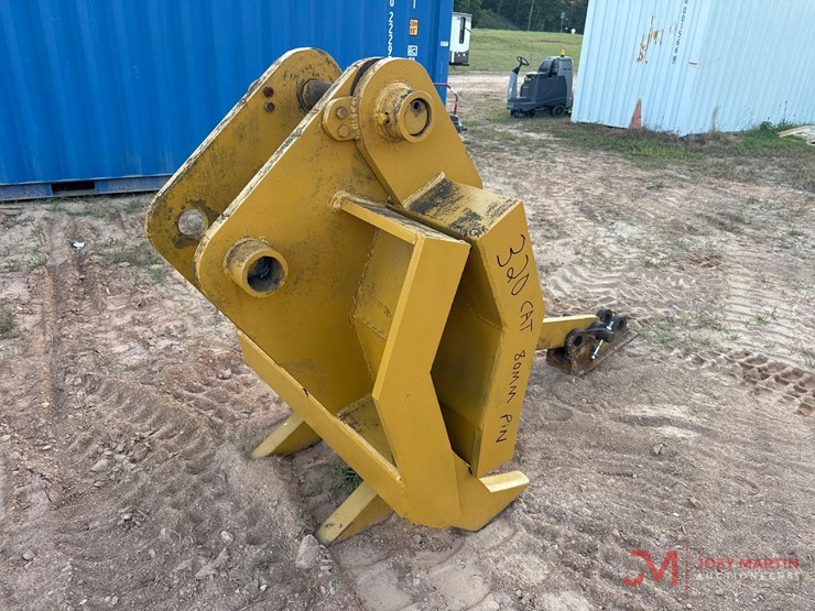 caterpillar-320-image-2