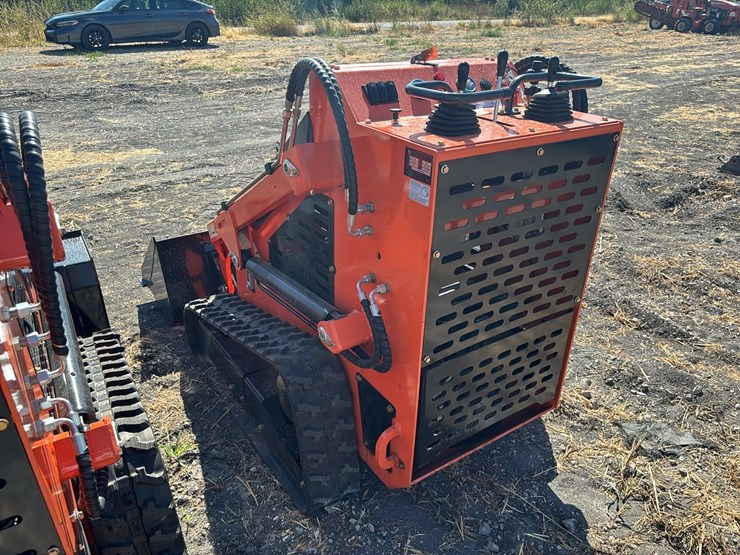 new-ats-t460-mini-track-loader-image-7