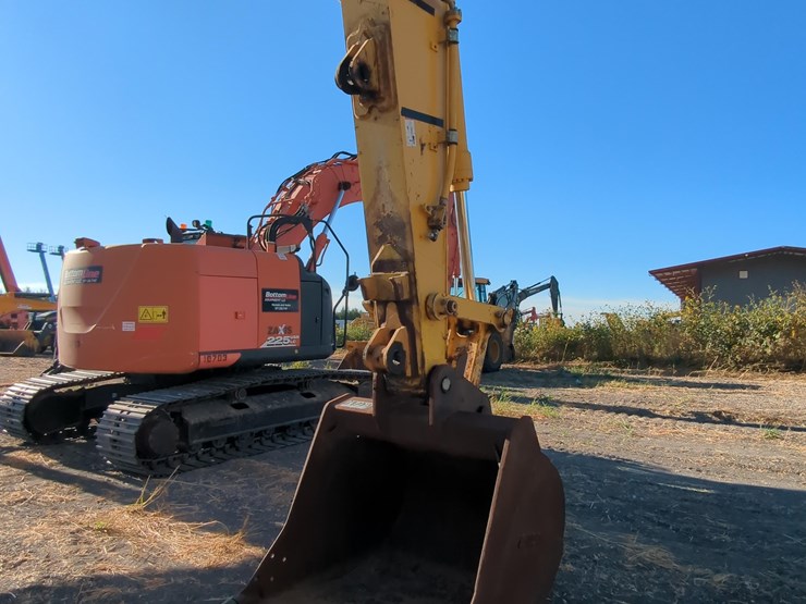 2023-kobelco-sk260-lc-11-image-8