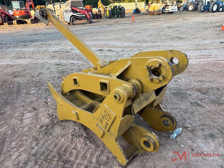 caterpillar-320-image-3